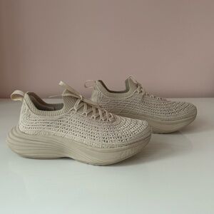 APL Women’s TechLoom Zipline Sneakers Parchment sz 5.5